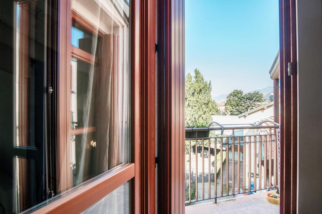 Joivy Isotta'S House With 2 Cosy Balconies Apartment โกโม ภายนอก รูปภาพ